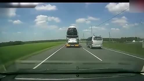 五菱"神车"超车大货车,呼啸而过,马力还真大!