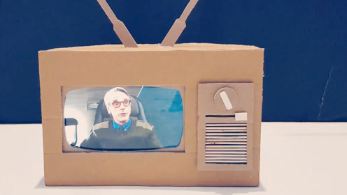 有趣的纸板电视机制作过程!