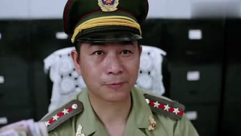 国产凌凌漆看到了司令给星爷两百块钱,闻西像看到烧鸡一样眼馋