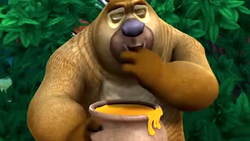 熊出没:熊二发现了一罐蜂蜜,他现在吃的很高兴