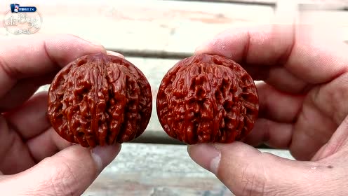 手工盘玩三年的四座楼老核桃,玉化透彻,包浆干净厚重