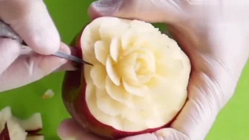 简 介:五星级雕花师傅免费教你制作水果拼盘,高端大气上档次!