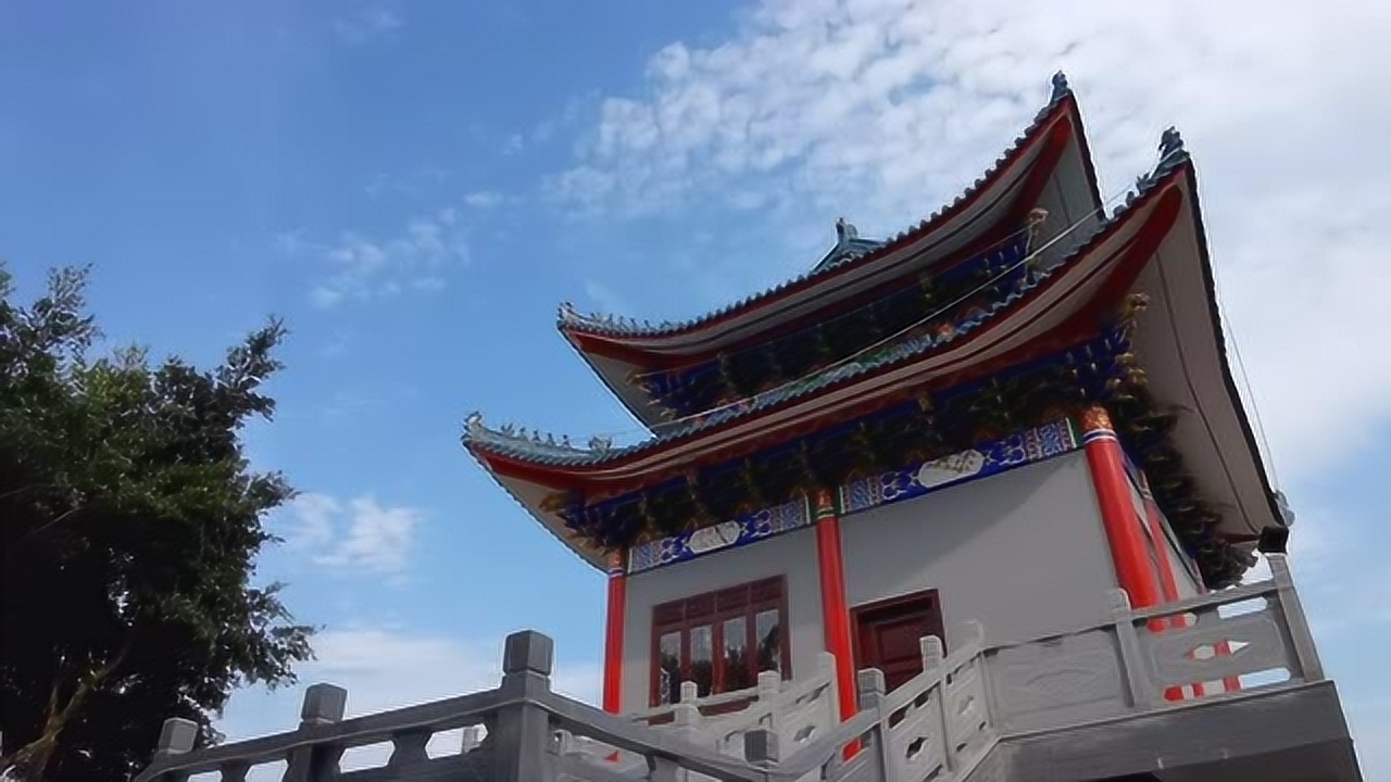 福建福州市马鼻镇关帝庙虽小但历史悠久,庙在山上面朝大海