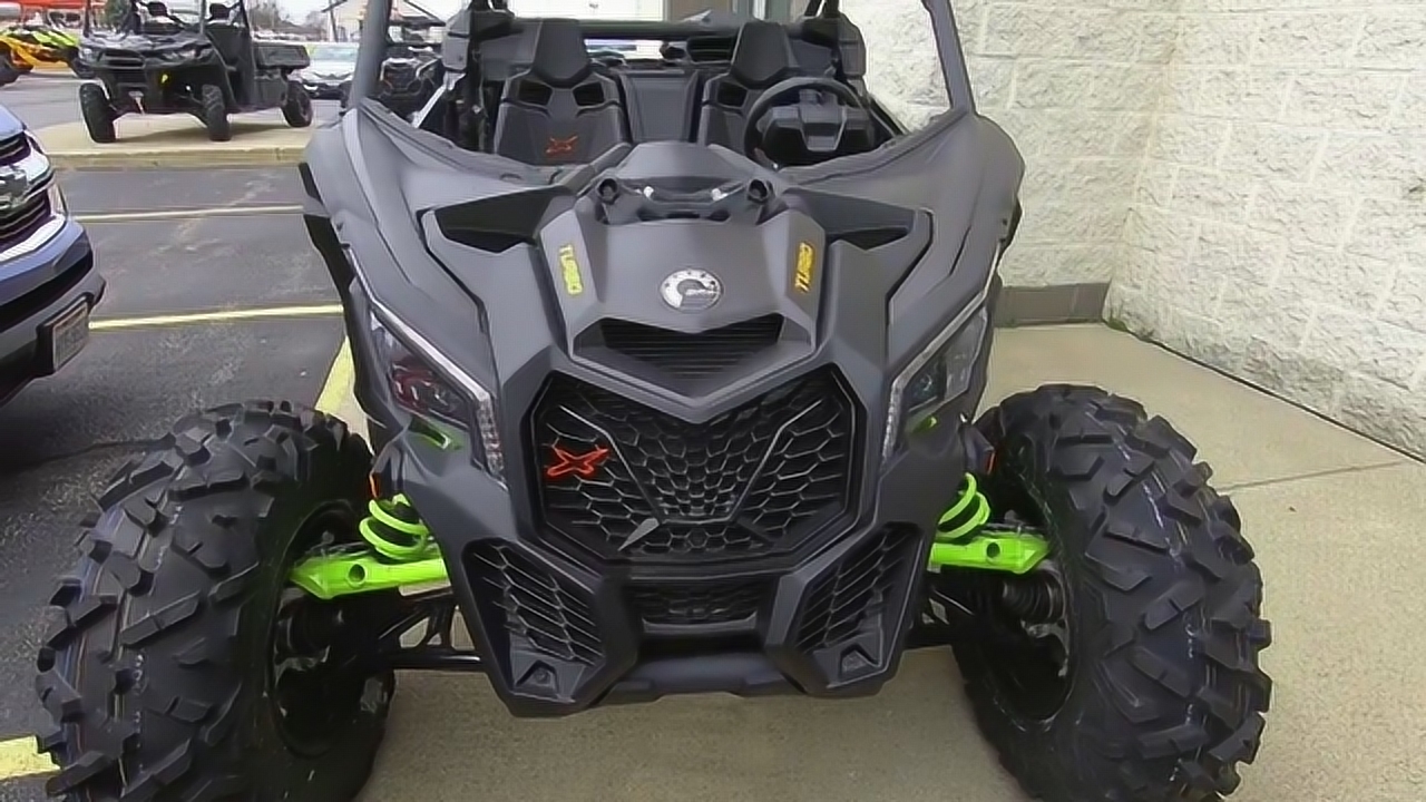 排量1000cc,四轮驱动越野车,颜值爆表,看看新款庞巴迪如何?