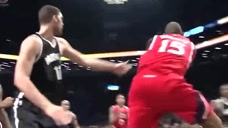 NBA轻松时刻：被球砸中脸是什么感觉？