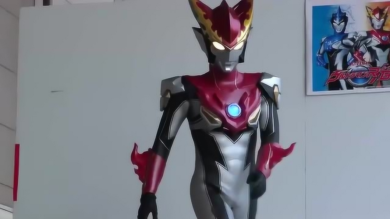 奥特曼舞台剧-罗素奥特曼烈火形态和跃水形态出征雷德王