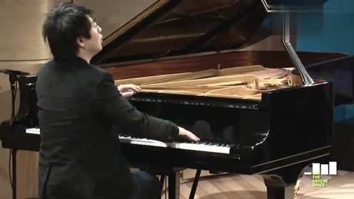 郎朗演奏，李斯特练习曲《叹息》，音调堪称完美，台下听得陶醉了