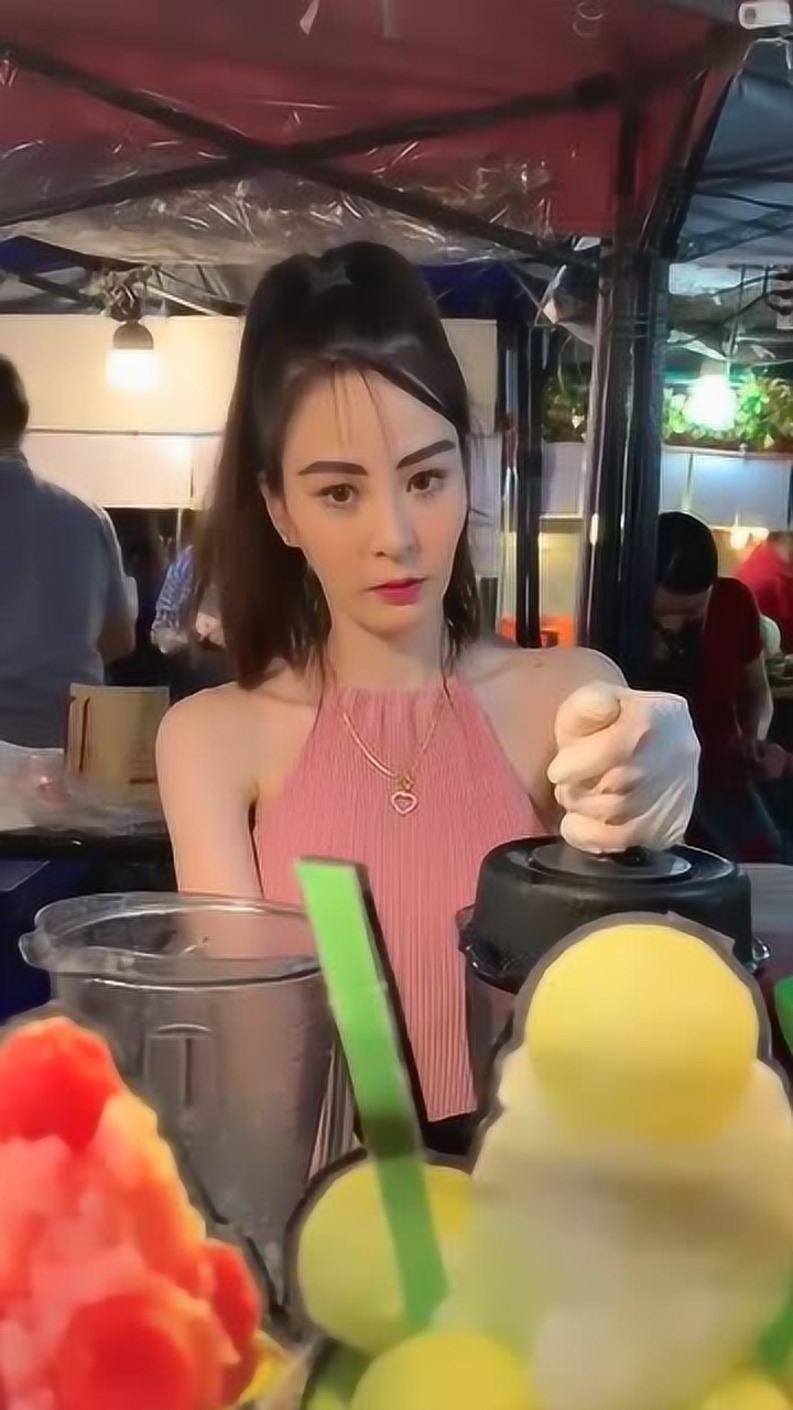 泰国的美女西施,看到她这眼神,网友们要忍不住了!