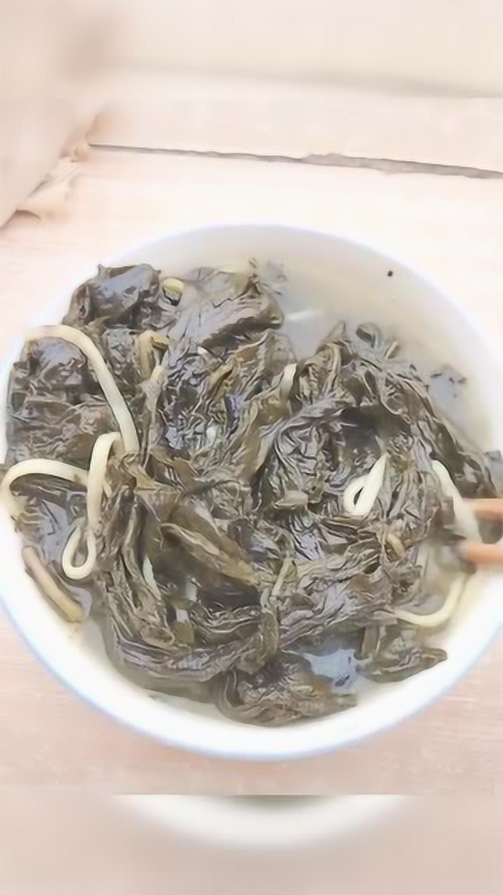 盼了好久,终于吃上了,满满的一大碗,有谁知道这是什么吗