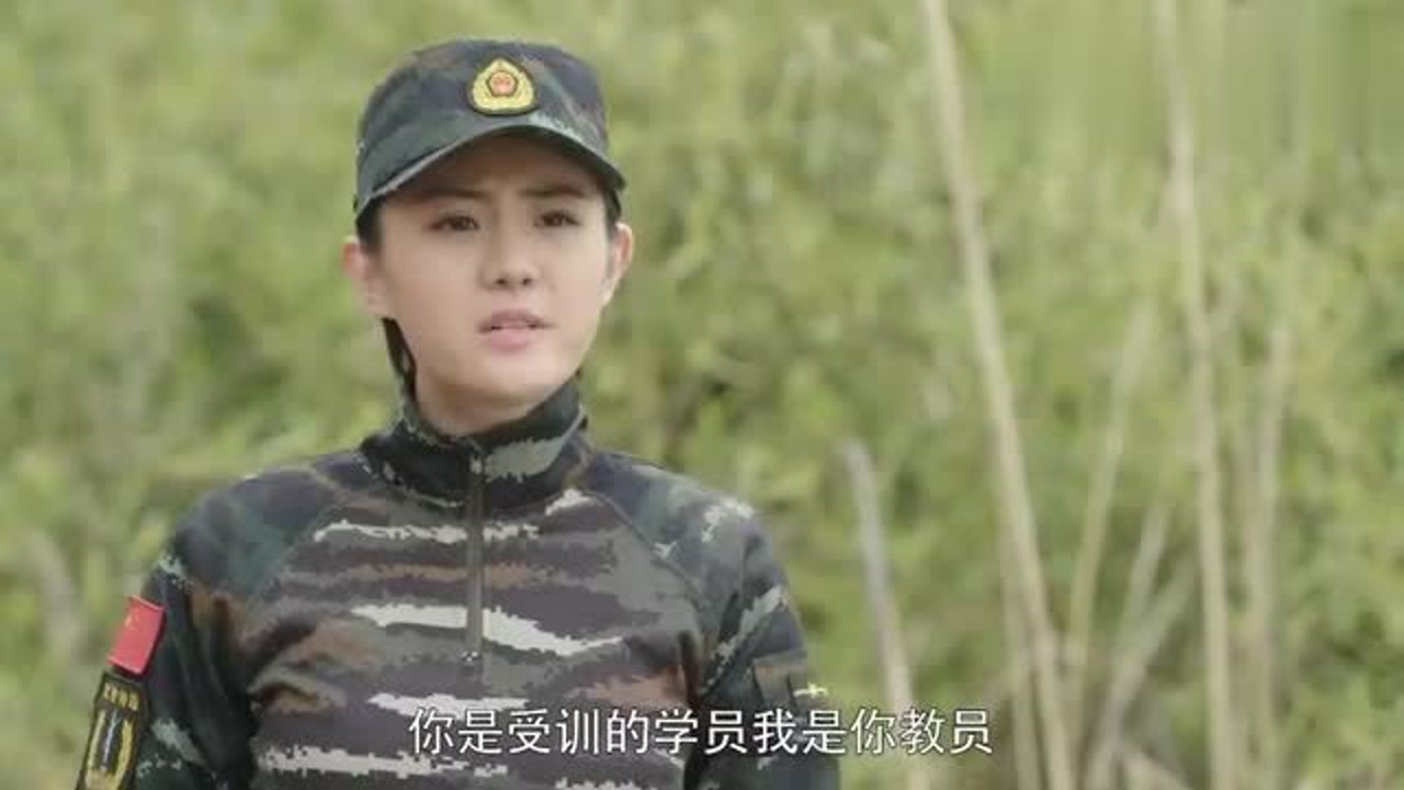 特种兵之霹雳火:王星违规使用智能手机,被女教官抓个正着