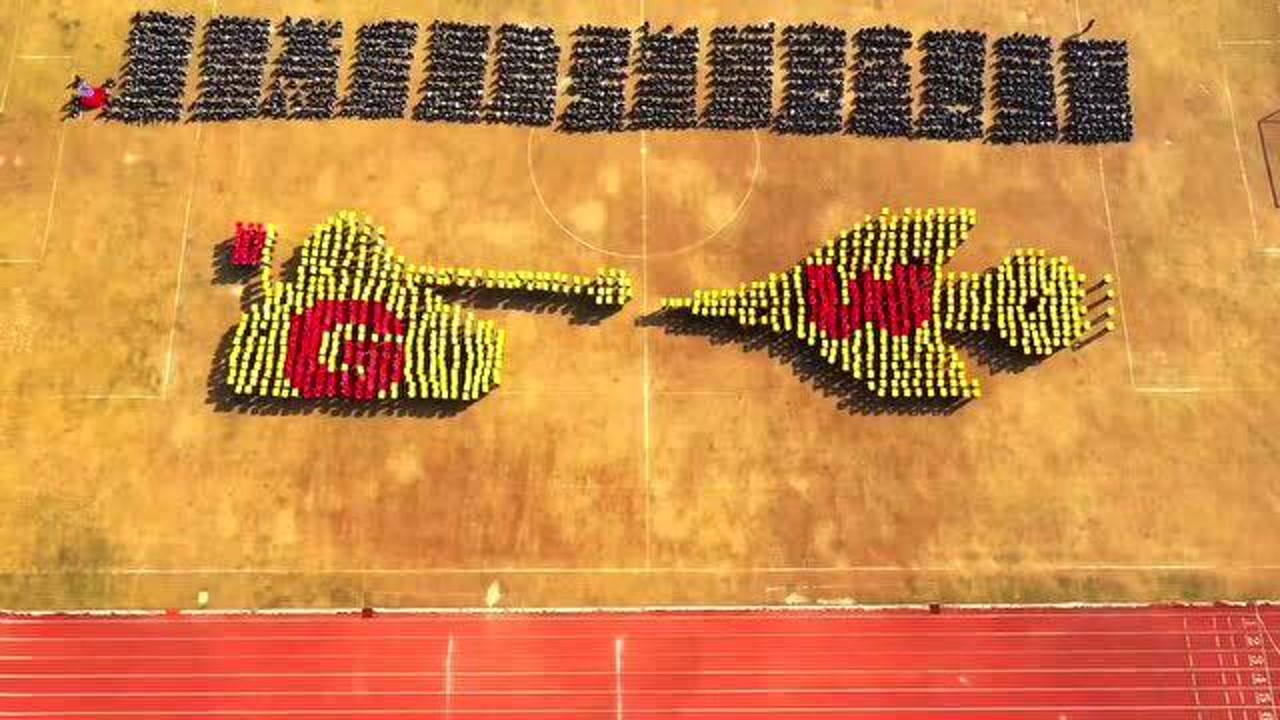 广东外语外贸大学设计各种方阵,花式表白祖国,网友:这得有多少学生?