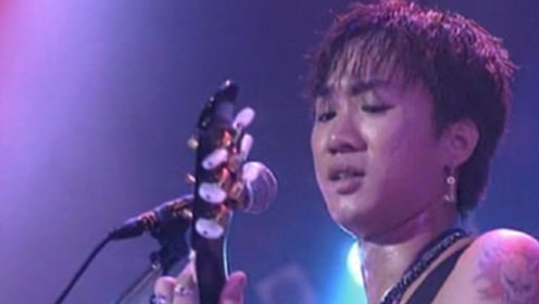 重温黄家驹励志歌曲《海阔天空》现场,听20遍都不腻,不愧是歌神