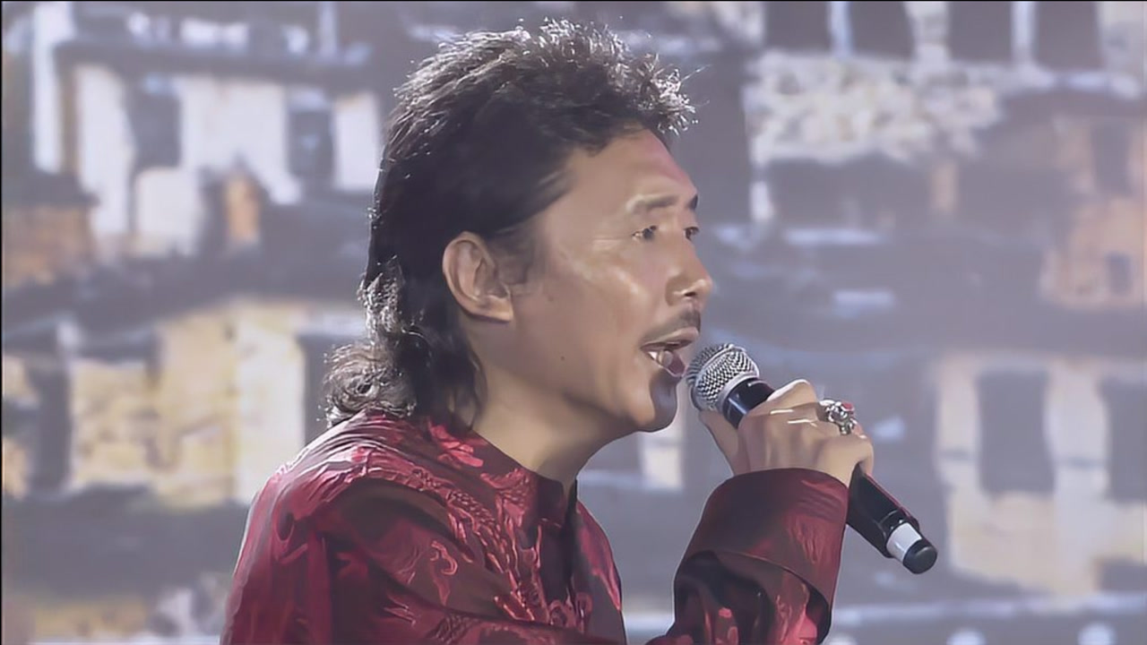 容中尔甲演唱《高原红》,歌声犹如天籁,好听极了!