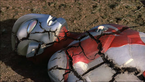 奥特曼最悲惨的5个死亡瞬间!一个被刺穿身体,一个却葬身火海?