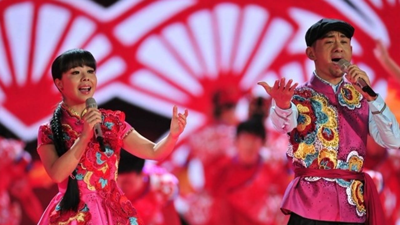 同样是出道星光大道的歌手,王二妮成国家一级演员,他却被封杀了