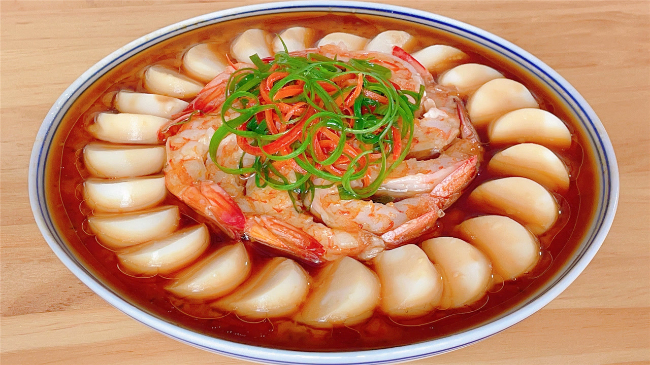 年夜饭的压轴菜"蒸蒸日上",口感嫩滑寓意好,新年讨个好彩头