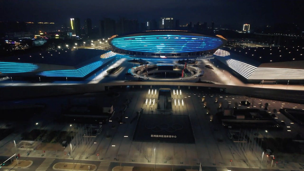 郑州奥体中心的夜景