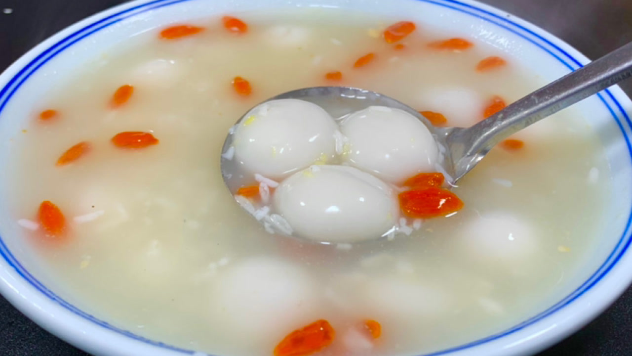 煮汤圆时,切记别直接下锅煮,教你正确方法,出锅软糯不露馅
