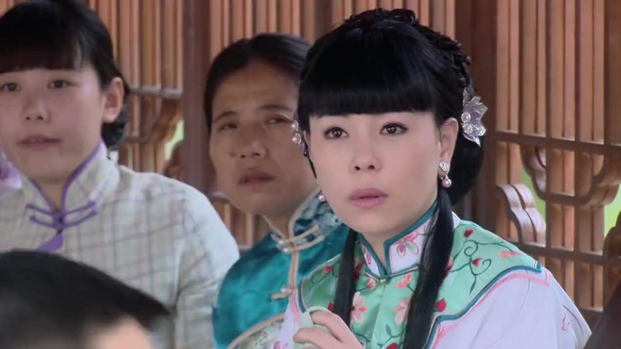 大少爷将定情戒指赠予丫鬟,少奶奶狠扇丫鬟两耳光,真狠