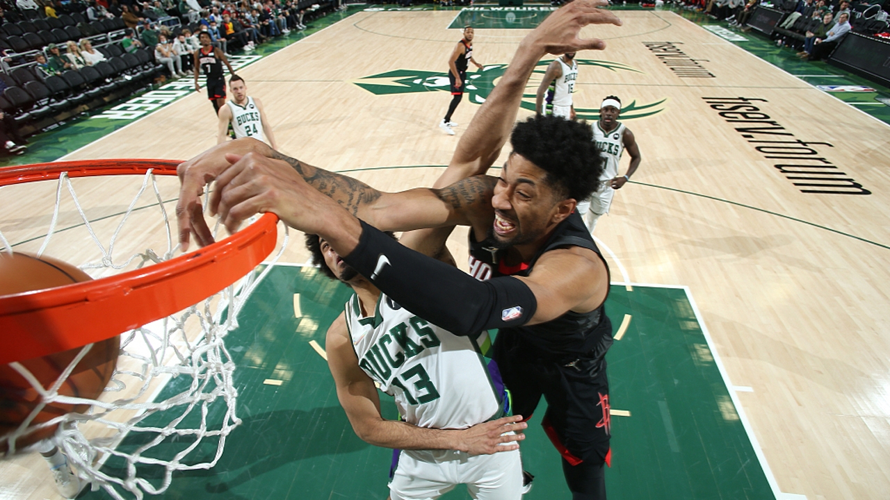 23日NBA五佳球 伍德飞身隔扣 恩沃拉晃倒戏耍布鲁克斯