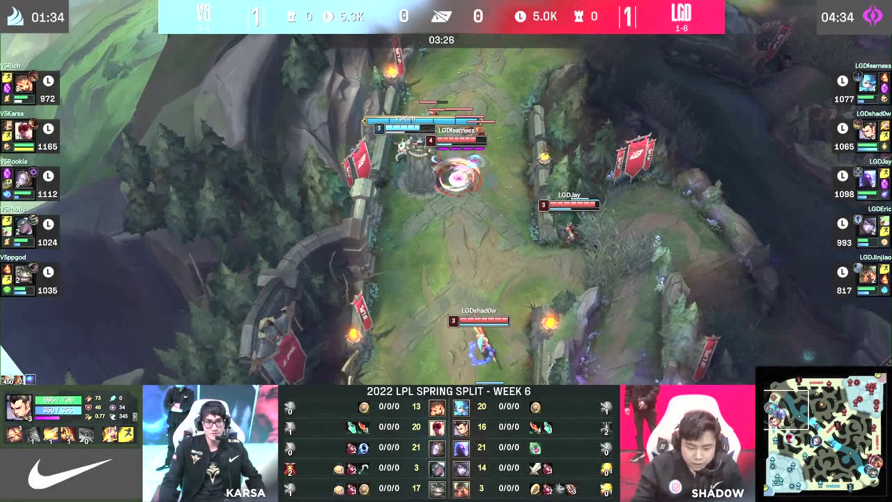 瑞兹盲僧绕后包夹拿下一血 Rookie关键TP化解攻势