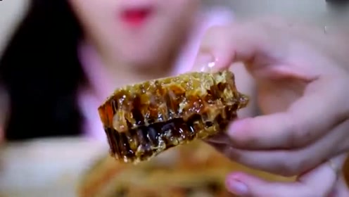 韩国美女大胃王吃蜂巢蜜,满嘴都是蜂蜜,网友:你的牙齿还好吗?
