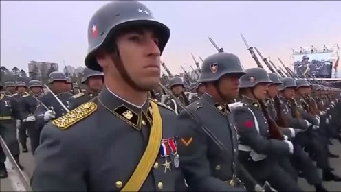 智利2018阅兵展示普鲁士陆军正步