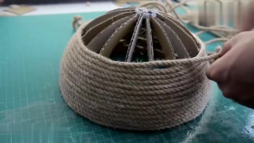 小伙用纸壳diy三级头,我承认没有这构思,这创意真是大开眼界