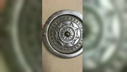 这个是盗墓贼用的罗盘,在盗墓的时候可以辨别方向