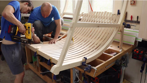 木工师傅打造一个躺椅秋千,真是太享受了,我都羡慕了