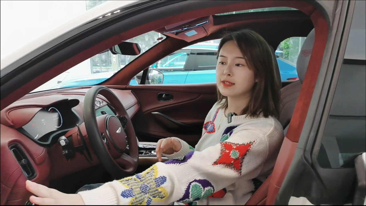 阿斯顿马丁dbx,尽显探险精神