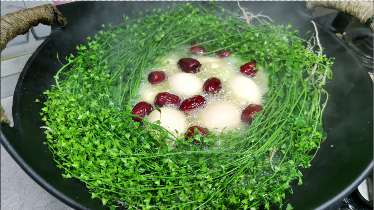 三月三荠菜煮鸡蛋,吃蛋饮汤好处多多,大家知道有什么作用吗?