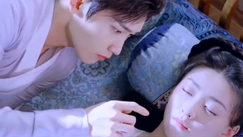 的餐馆亦不例外,服务员沈师傅(方笑笑),小顾(顾月娥)等对顾客热情有礼