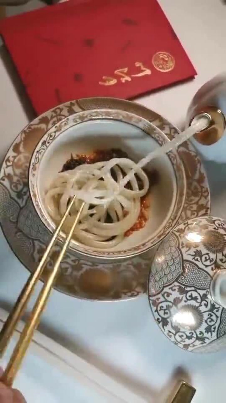 好玩又好吃的网红"一根面"一口嗦完就饱了