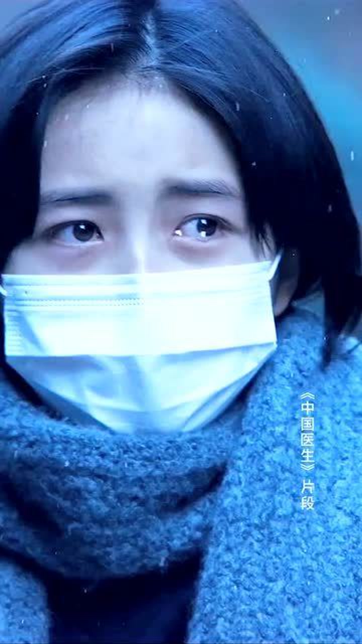 那种不被父母理解的委屈才会瞬间击溃自己所有的坚强,张子枫一个眼神