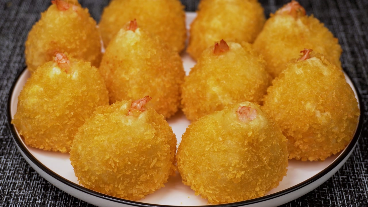 年夜饭的压轴菜"黄金万两",外酥里糯寓意好,新年讨个好彩头