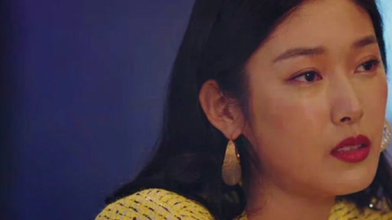 不会恋爱的我们:钱晶晶酒吧买醉,律师帅哥英雄救美!