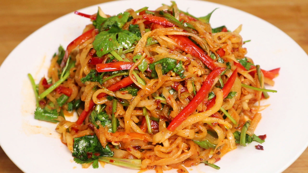 凉拌萝卜丝,我从来不放辣椒油,用了30年的配方,香辣又脆爽