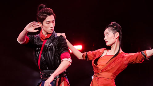 超模组合胡菁@國際大范兒和@张渊博b一改高冷的舞感,双双惊鸿共舞还原