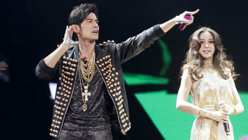 angelababy曾跑到周杰伦演唱会上 大跳热辣舞蹈