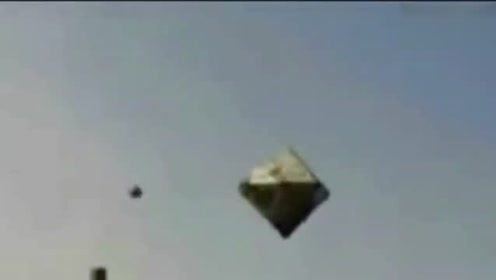 滦南热电厂惊现不明飞行物UFO，停留10分钟后快速飞走的图片