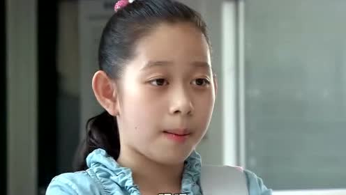 《孩奴》雨菲把平板电脑借给欢欢玩切西瓜游戏