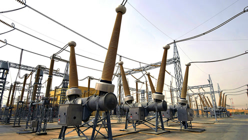 500kv高压电断路器运行过程,噪音刺耳场面壮观