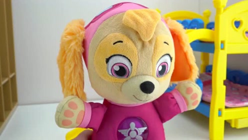 《奇奇和悦悦的玩具》上学快迟到了,汪汪队还在睡觉!