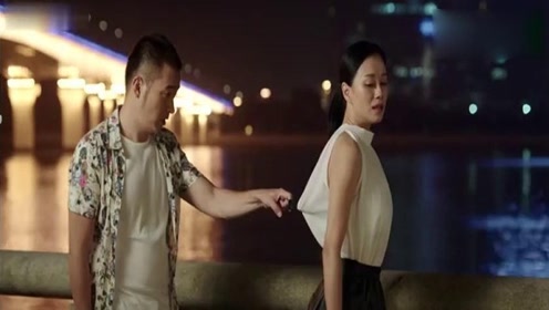 帅哥撕裂美女内衣_帅哥美女