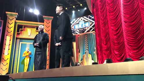 二人转演员王龙唱《探清水河》