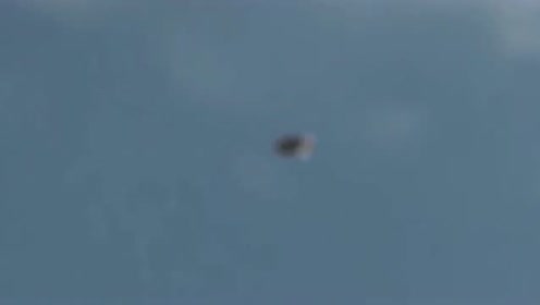 游客拍下空中的UFO画面，这回足够清晰了吧