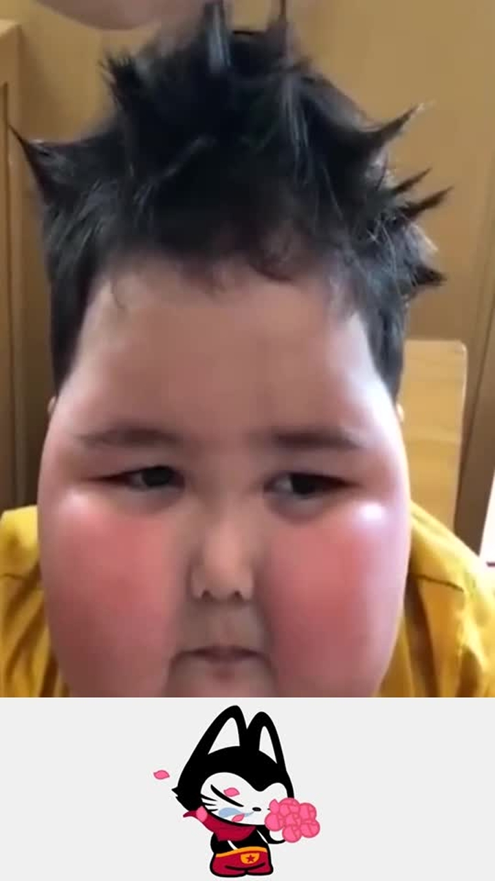 我觉得这个发型跟这个小胖子很般配