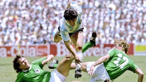 过人如麻!巅峰马拉多纳到底有多强?看看他86世界杯的表演就明白了