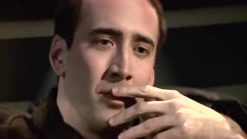 终于知道尼古拉斯凯奇憋笑gif出自哪里了,看到这幅表情真太逗了